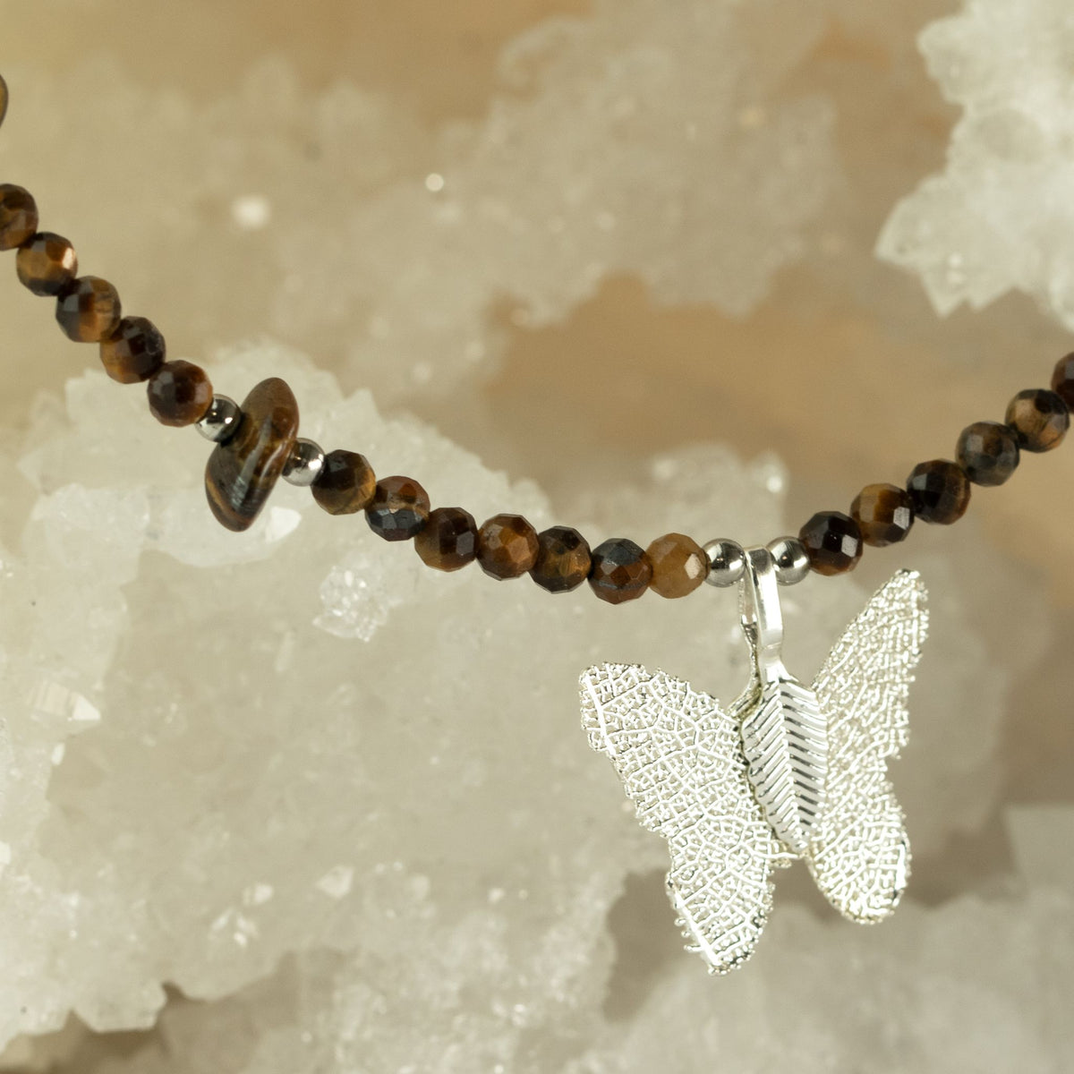 Collana minerale Nymph con farfalla – occhio di tigre