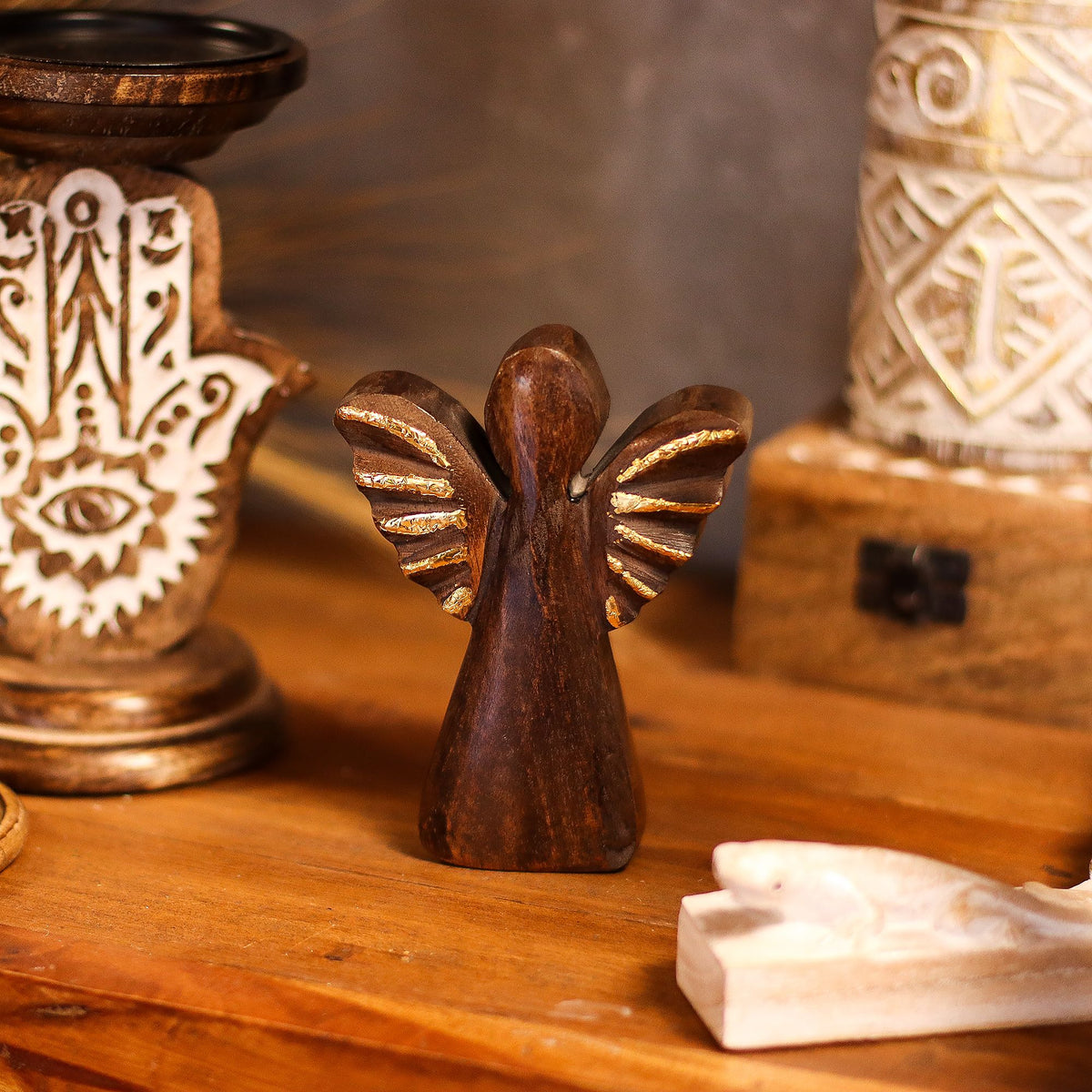 Piccolo angelo in legno di mango - Decoro oro - 12 cm