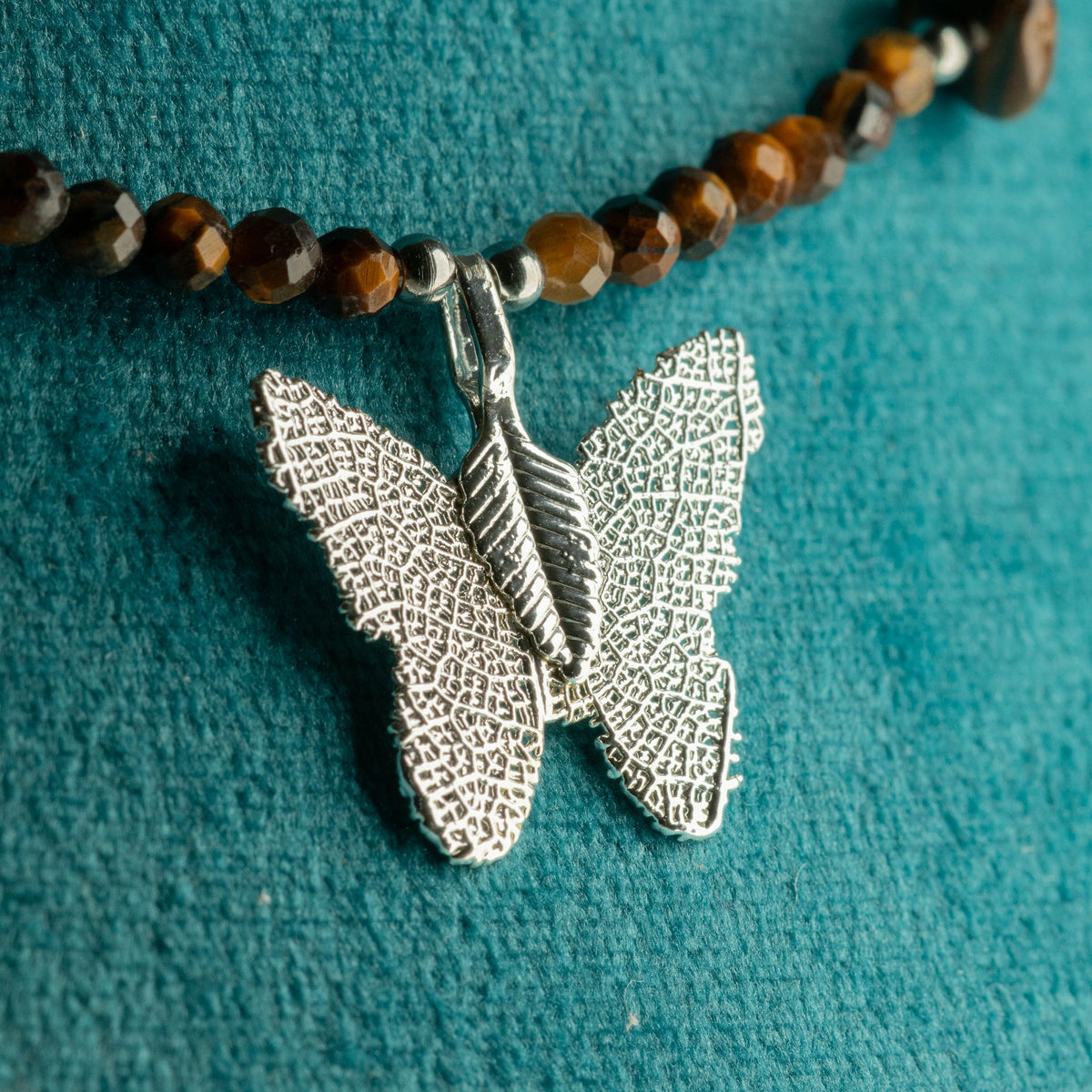 Collana minerale Nymph con farfalla – occhio di tigre