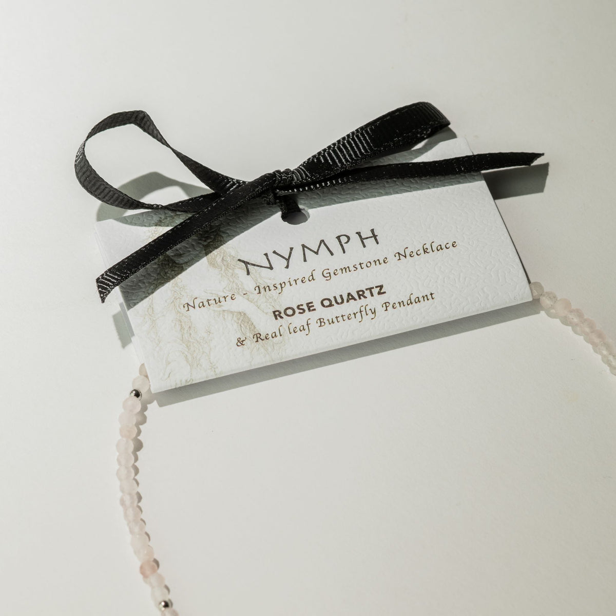 Collana minerale Nymph con farfalla – quarzo rosa