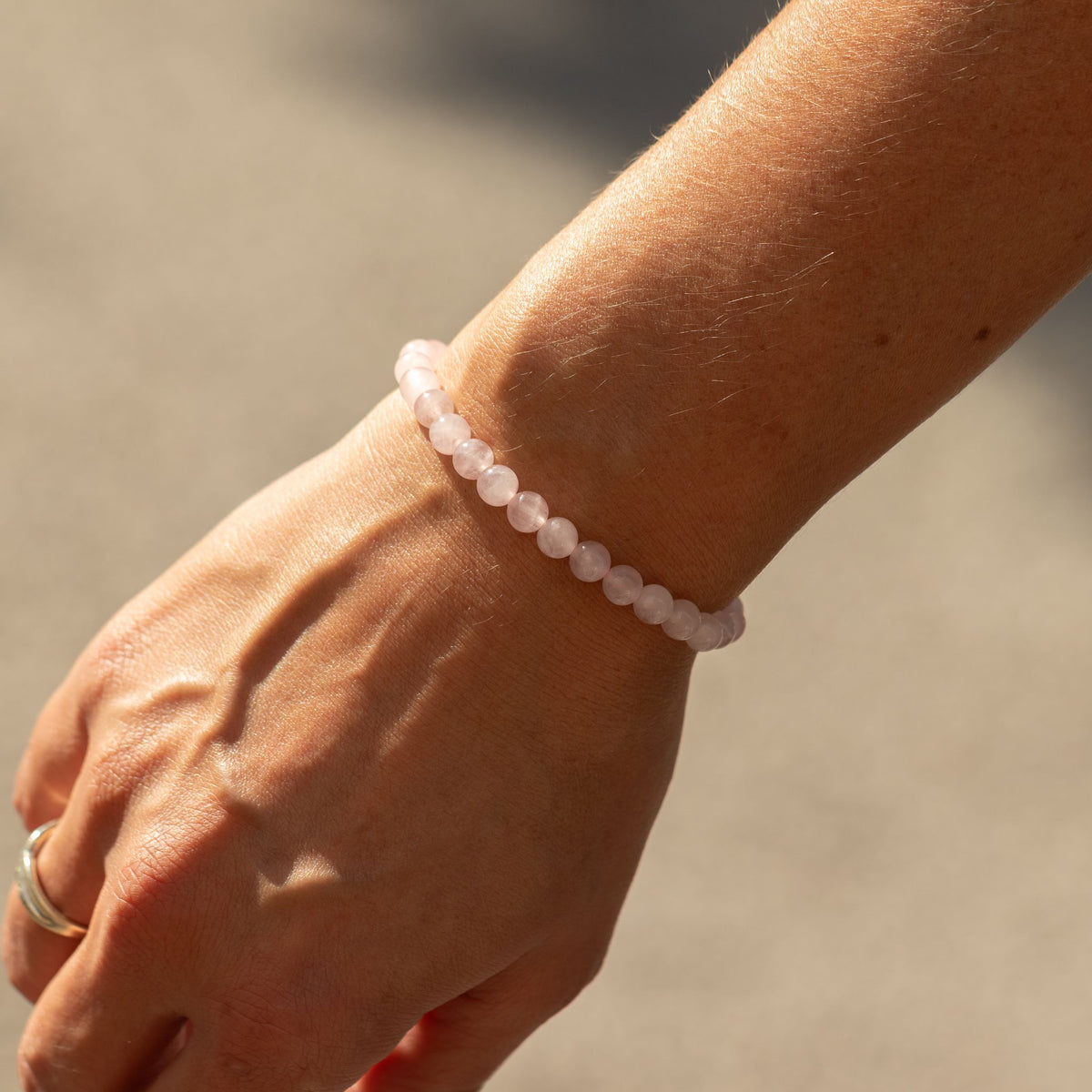 Bracciale minerale delicato Petite – quarzo rosa, 6 mm