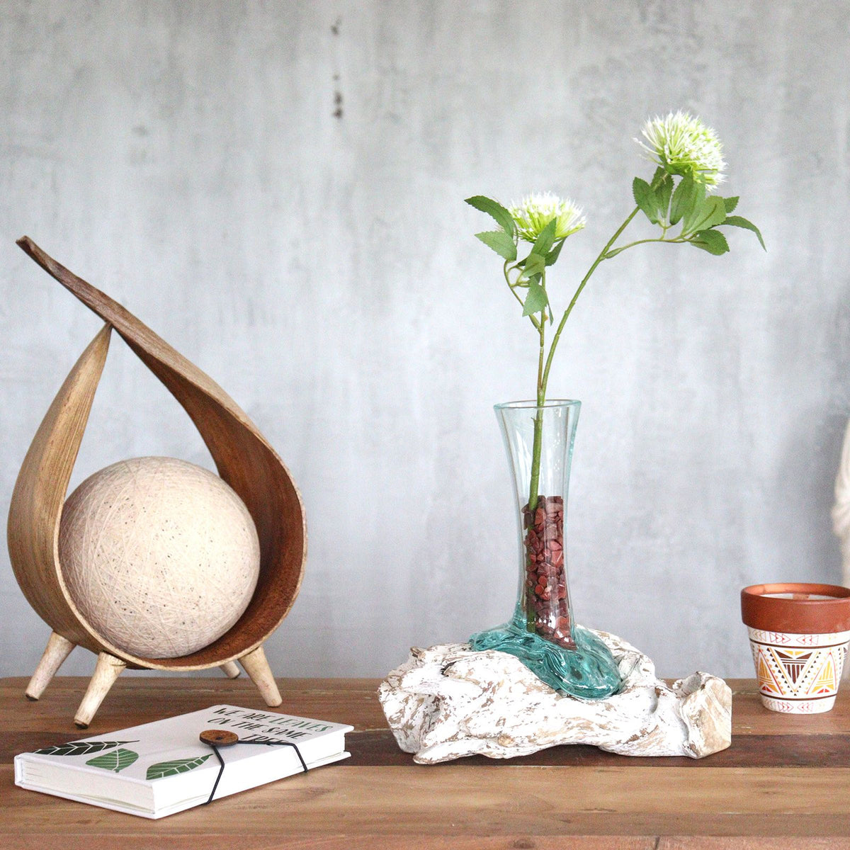 Vaso di vetro su legno sbiancato – piccolo