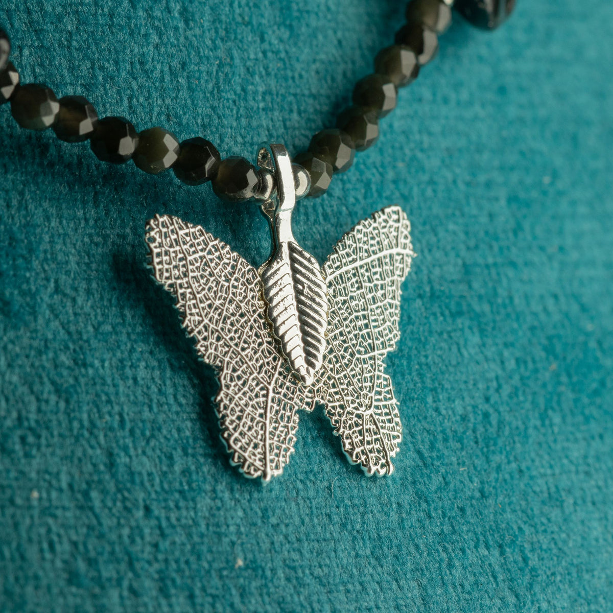 Collana minerale Nymph con farfalla – ossidiana nera