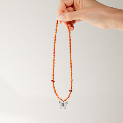 Collana minerale Nymph con farfalla – rubino
