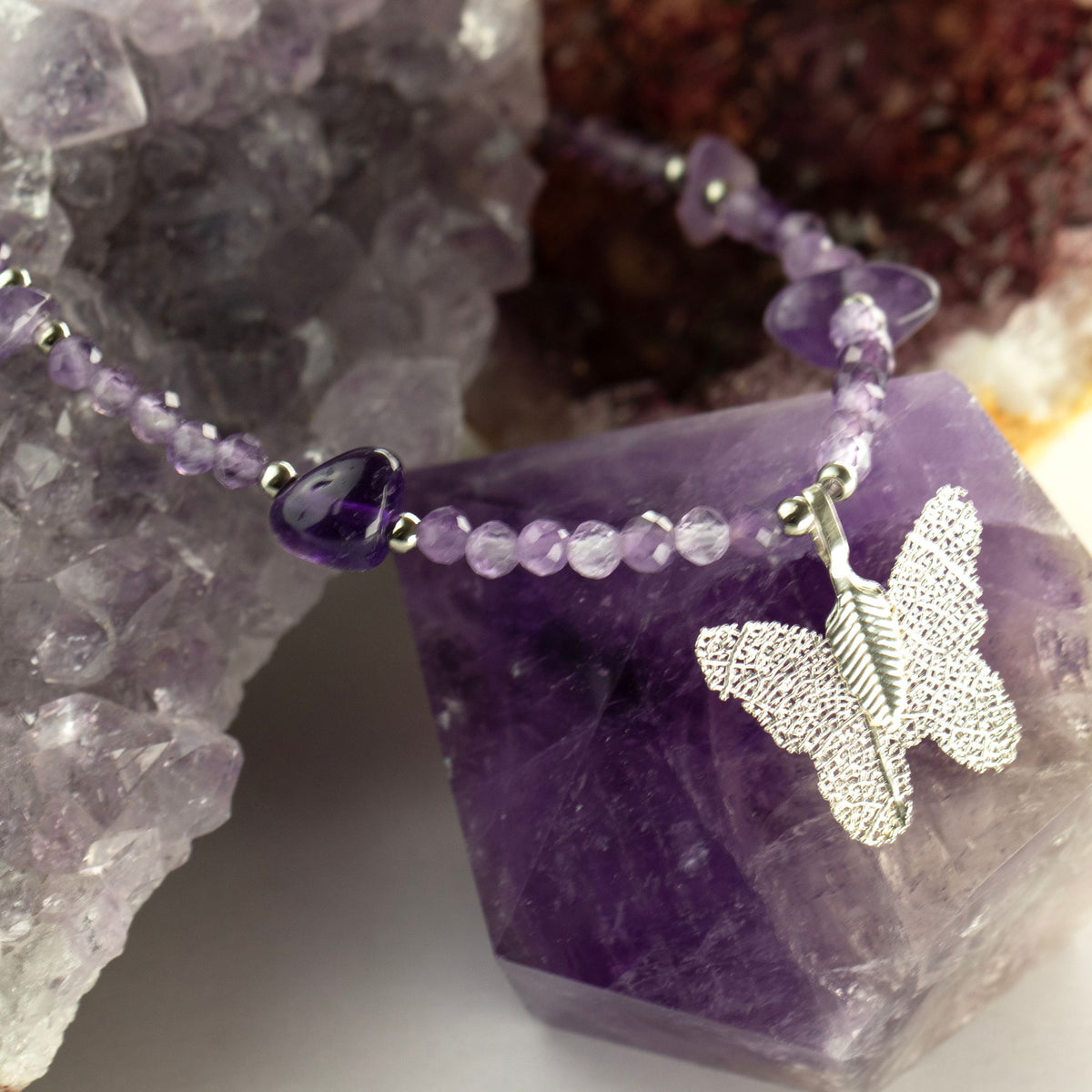 Collana minerale Nymph con farfalla – ametista