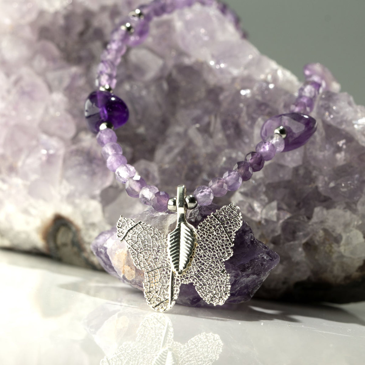 Collana minerale Nymph con farfalla – ametista