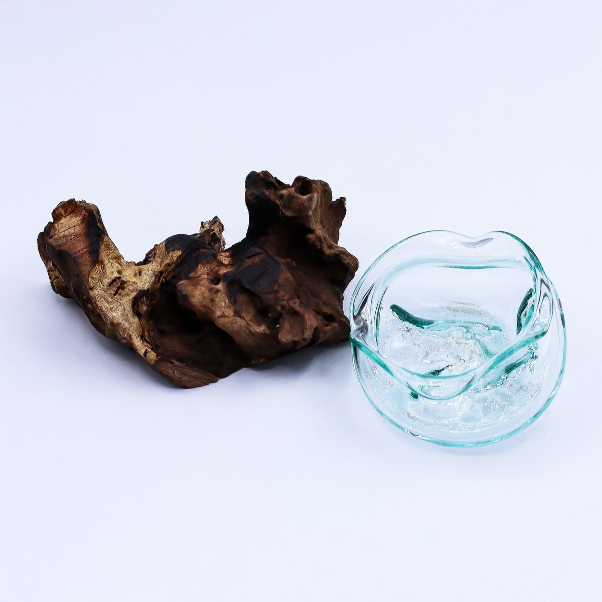 Ciotola in vetro ondulato su legno, 18 cm