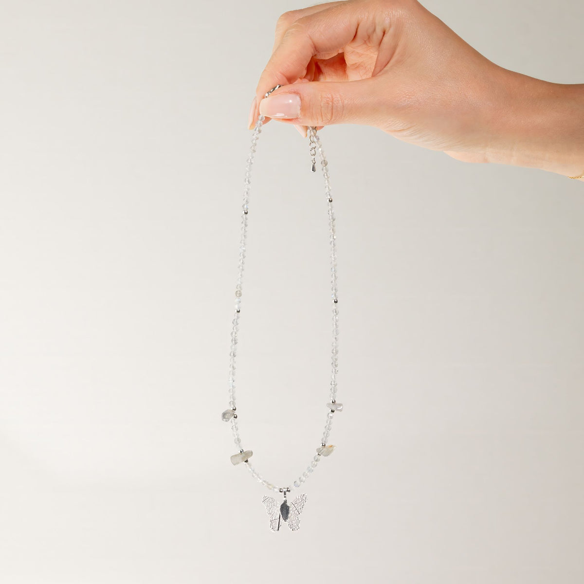 Collana minerale Nymph con farfalla – labradorite