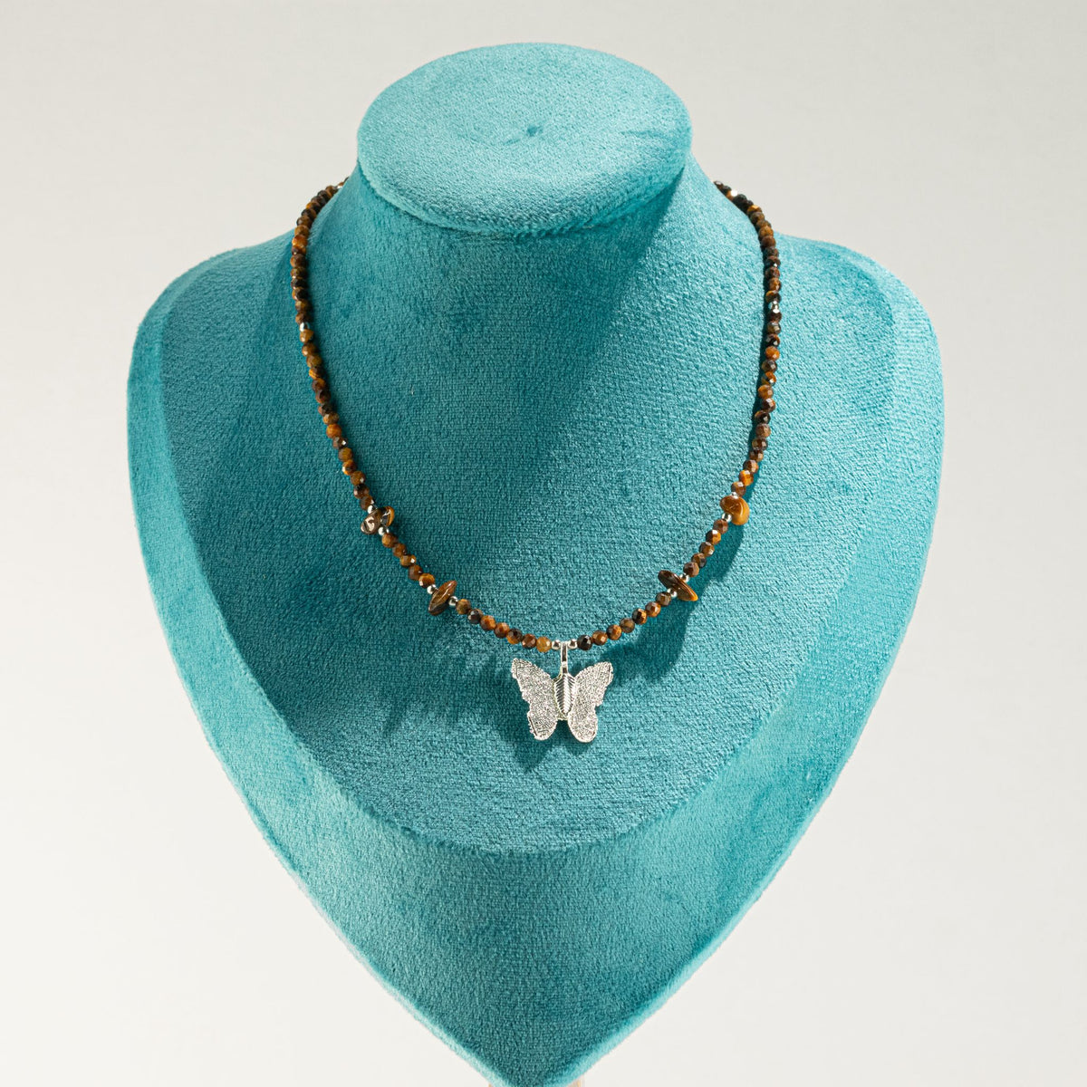 Collana minerale Nymph con farfalla – occhio di tigre